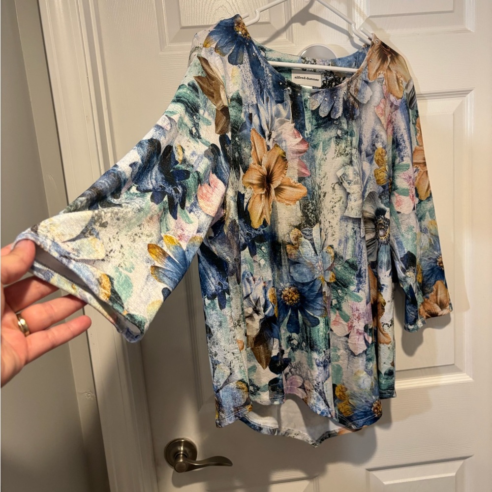 ALFRED DUNNER Asymmetrical Floral Top w/Rhinestones on Collar - Picture 3 of 9